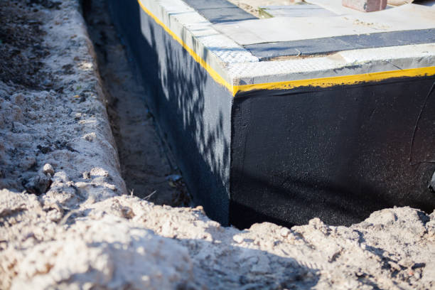Professional Vapor Barrier Installation technician working in Northbrook, IL